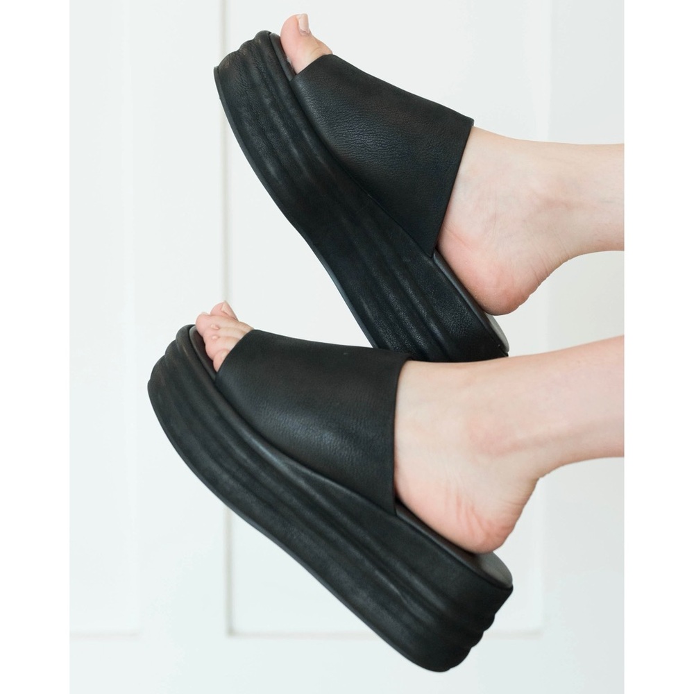 FREE PEOPLE Nubuck Leather Platform Sandals Size 40 10 Black